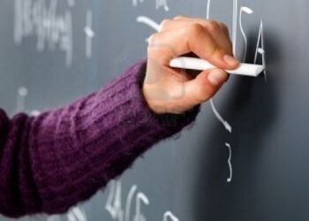 Samorządy, a nie kuratorium powinny decydować o nadaniu nauczycielom najwyższego stopnia awansu zawodowego - Radio Kielce