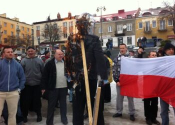 Pół tysiąca osób protestowało w Ostrowcu - Radio Kielce