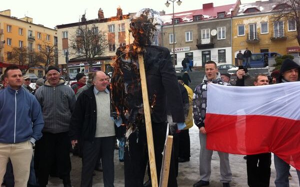 Pół tysiąca osób protestowało w Ostrowcu - Radio Kielce