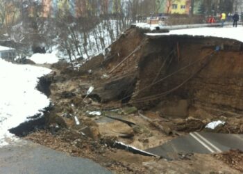 Geolodzy zbadają osuwisko w Ostrowcu Świętokrzyskim - Radio Kielce