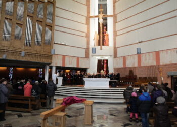 Droga Krzyżowa w kościele świętego Józefa Robotnika - Radio Kielce