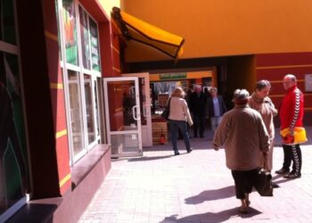 Ostrowieccy sklepikarze protestują przeciw podwójnym opłatom - Radio Kielce