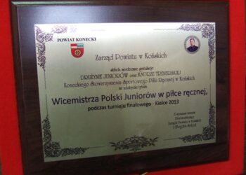 Piłka ręczna: KSSPR pewnie pokonał AZS Biała-Podlaska. Uhonorowano srebrnych juniorów - Radio Kielce