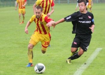Piłka nożna: Zwycięstwo Młodej Korony w Bełchatowie - Radio Kielce