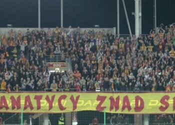 Piłka nożna: "Gdzie są pieniądze?" - pytali prezesa kibice Korony - Radio Kielce