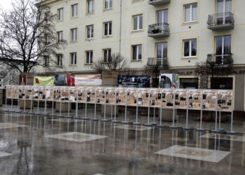 Miednoje - policyjny Katyń - wystawa na pl. Artystów - Radio Kielce