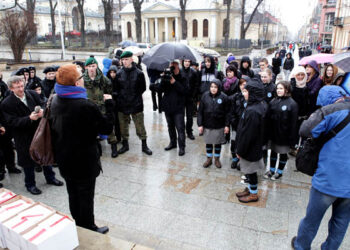 Symbole ofiar Golgoty Wschodu na ulicy Sienkiewicza - Radio Kielce
