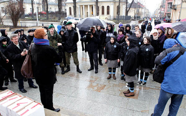 Symbole ofiar Golgoty Wschodu na ulicy Sienkiewicza - Radio Kielce