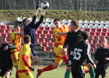 Piłka nożna: Młoda Korona znów remisuje na wyjeździe - Radio Kielce