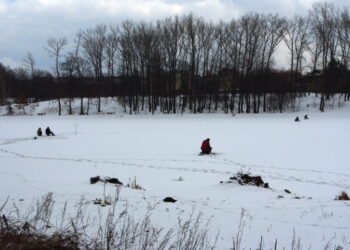 Wędkarzu uważaj! Lód cienki i kruchy - Radio Kielce