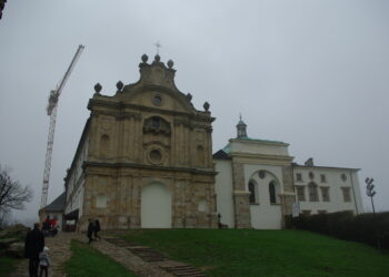 Studenci Politechniki będą pomagać przy odbudowie wieży kościoła na Świętym Krzyżu - Radio Kielce