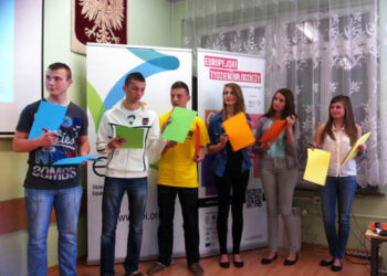 Debata młodzieżowa dotycząca aktywności społecznej w Jędrzejowie - Radio Kielce