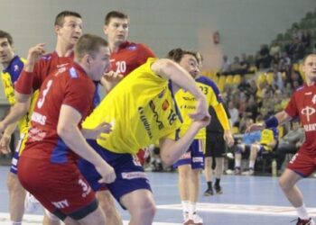 Piłka ręczna: Męczarnie Vive w Puławach. Kielczanie w finale PGNiG Superligi - Radio Kielce