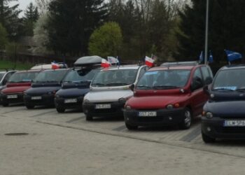 Fani Fiata Multipla zwiedzają świętokrzyskie - Radio Kielce