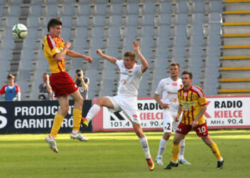 Piłka nożna: Remis z dużym niedosytem - Radio Kielce