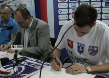 Siatkówka: Pierwsze wzmocnienie Effectora - Radio Kielce