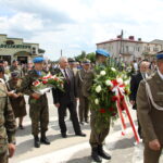 Złożenie wieńców przed pomnikiem Jana Piwnika Ponurego / Kamil Król / Radio Kielce