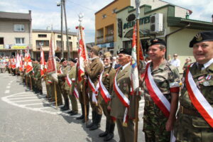 Nie zabrakło organizacji kombatanckich i strzeleckich oraz grup rekonstrukcji historycznych. / Kamil Król / Radio Kielce