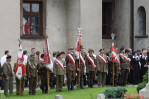 Msza Święta w intencji Ojczyzny przed klasztorem Cystersów w Wąchocku / Kamil Król / Radio Kielce