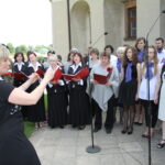 Msza święta przed klasztorem Cystersów w Wąchocku w intencji Ojczyzny / Kamil Król / Radio Kielce