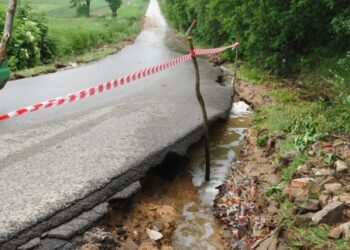 Drogi w powiecie kieleckim przejezdne, ale zniszczone - Radio Kielce