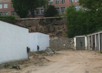 Miejskie spółki bronią sie przed odpowiedzialnością za powstanie osuwiska w Ostrowcu - Radio Kielce