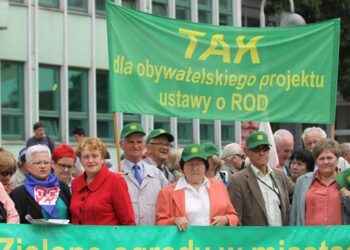 Działkowcy protestowali przed Urzędem Wojewódzkim - Radio Kielce