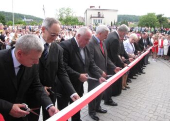 Chęciny mają nowoczesną halę widowiskową - Radio Kielce