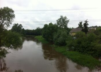 Stany alarmowe na kilku świętokrzyskich rzekach - Radio Kielce