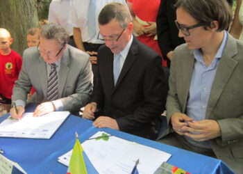 Zagnańsk - podpisanie umowy / Iwona Murawska / Radio Kielce