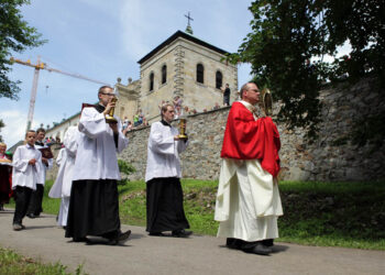 Św. Krzyż - Uroczystość podniesienia do godności bazyliki mniejszej kościoła na Św. Krzyżu / Wojciech Habdas / Radio Kielce