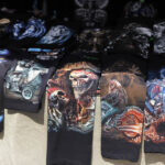 Święto Kielc 2013, Jarmark na ulicy Sienkiewicza. Swoje miejsce znalazły nietypowe jak na Święto Kielc koszulki. / Wojciech Habdas / Radio Kielce