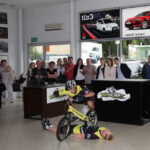 Przedpremierowa prezentacja nowego Suzuki SX4. Efektowny pokaz trialu rowerowego. / Wojciech Habdas / Radio Kielce