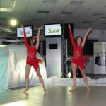 Przedpremierowa prezentacja nowego Suzuki SX4. Pokaz poprzedził występ tancerek z grupy Jump. / Wojciech Habdas / Radio Kielce