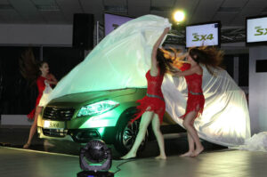 Przedpremierowa prezentacja nowego Suzuki SX4. Pokaz poprzedził występ tancerek z grupy Jump. / Wojciech Habdas / Radio Kielce