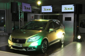 Przedpremierowa prezentacja nowego Suzuki SX4 / Wojciech Habdas / Radio Kielce