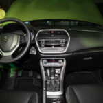Przedpremierowa prezentacja nowego Suzuki SX4. Deska rozdzielcza. / Wojciech Habdas / Radio Kielce