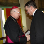 Ordynariusz diecezji kieleckiej biskup Kazimierz Ryczan otrzymał tytuł Honorowego Obywatela Kielc / Kamil Król / Radio Kielce