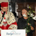 Ordynariusz diecezji kieleckiej biskup Kazimierz Ryczan otrzymał tytuł Honorowego Obywatela Kielc / Kamil Król / Radio Kielce