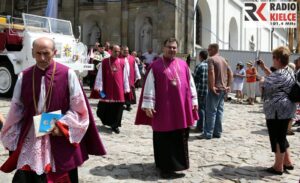 Św. Krzyż. Uroczystość podniesienia do rangi bazyliki mniejszej kościoła na Św. Krzyżu. / Wojciech Habdas / Radio Kielce