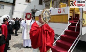 Św. Krzyż. Uroczystość podniesienia do rangi bazyliki mniejszej kościoła na Św. Krzyżu. / Wojciech Habdas / Radio Kielce