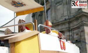 Św. Krzyż. Uroczystość podniesienia do rangi bazyliki mniejszej kościoła na Św. Krzyżu. Kardynał Stanisław Dziwisz. / Wojciech Habdas / Radio Kielce