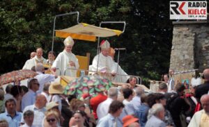 Św. Krzyż. Uroczystość podniesienia do rangi bazyliki mniejszej kościoła na Św. Krzyżu. / Wojciech Habdas / Radio Kielce