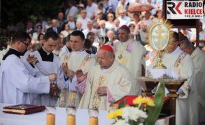 Św. Krzyż. Uroczystość podniesienia do rangi bazyliki mniejszej kościoła na Św. Krzyżu. / Wojciech Habdas / Radio Kielce