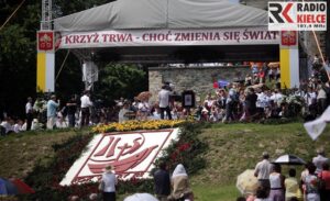 Św. Krzyż. Uroczystość podniesienia do rangi bazyliki mniejszej kościoła na Św. Krzyżu. / Wojciech Habdas / Radio Kielce