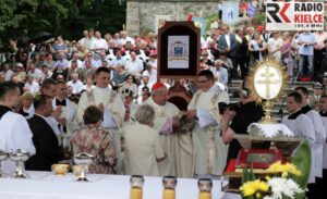 Św. Krzyż. Uroczystość podniesienia do rangi bazyliki mniejszej kościoła na Św. Krzyżu. / Wojciech Habdas / Radio Kielce