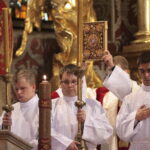 Msza święta z okazji 20-lecia sakry biskupiej i 50-lecia kapłaństwa biskupa Kazmierza Ryczana / Kamil Król / Radio Kielce