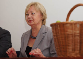 Irena Romanowska na konferencji dotyczącej afery ogórkowej. Sierpień 2012 / Radio Kielce