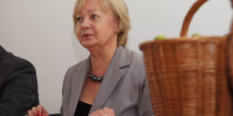 Irena Romanowska na konferencji dotyczącej afery ogórkowej. Sierpień 2012 / Radio Kielce