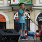 Festiwal Harcerski Koncert na kieleckim Rynku - występ solisty / Stanisław Blinstrun / Radio Kielce